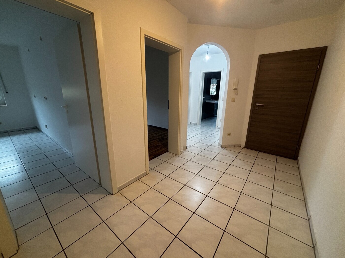 Flur 1.OG rechts WHG 4