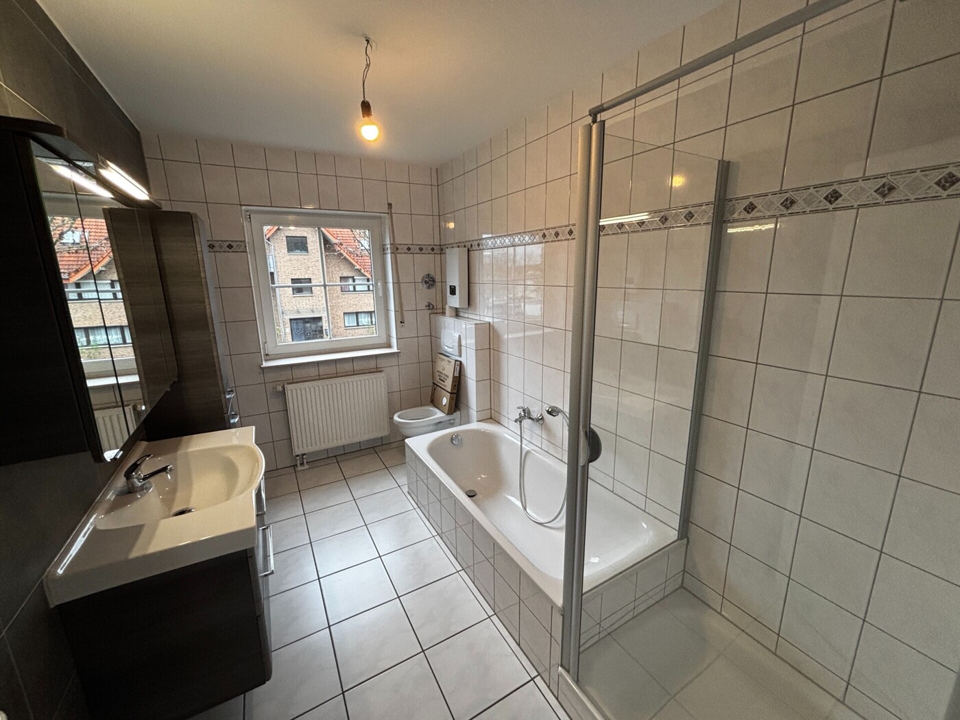 Badezimmer 1.OG rechts WHG 4