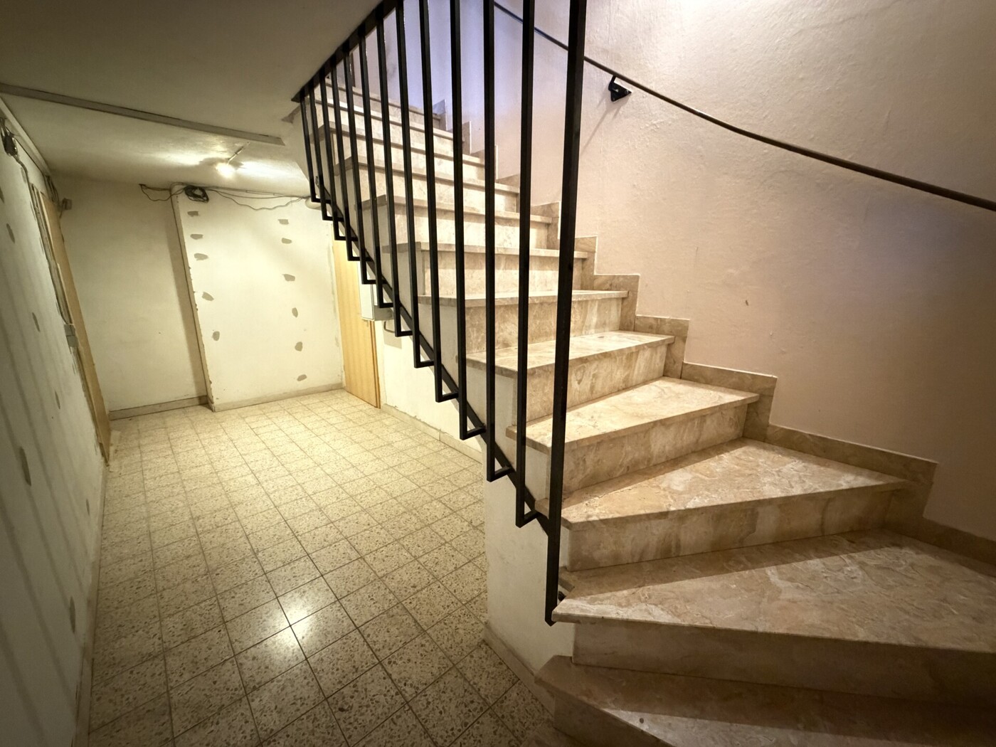 Treppe zum Keller von der EG WHG
