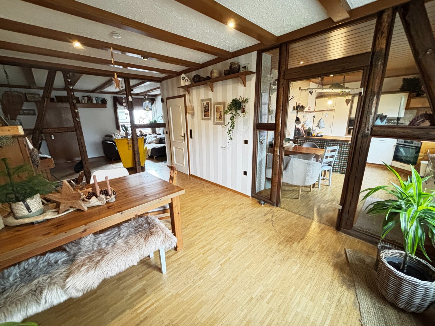 Wohn, Esszimmer mit Küche 1.OG Maisonette-Wohnung Nr.6