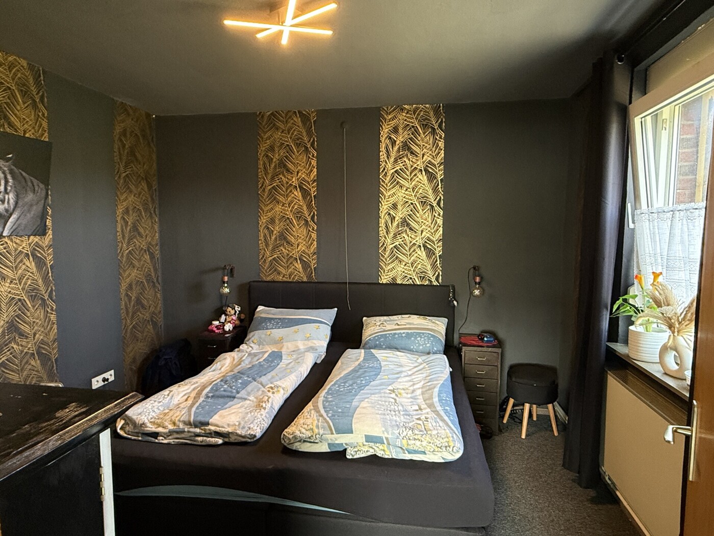 Schlafzimmer mit Ankleiderzimmer EG