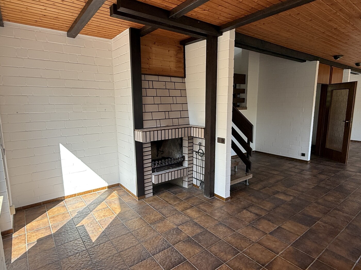 Arbeitsbereich mit Kamin EG