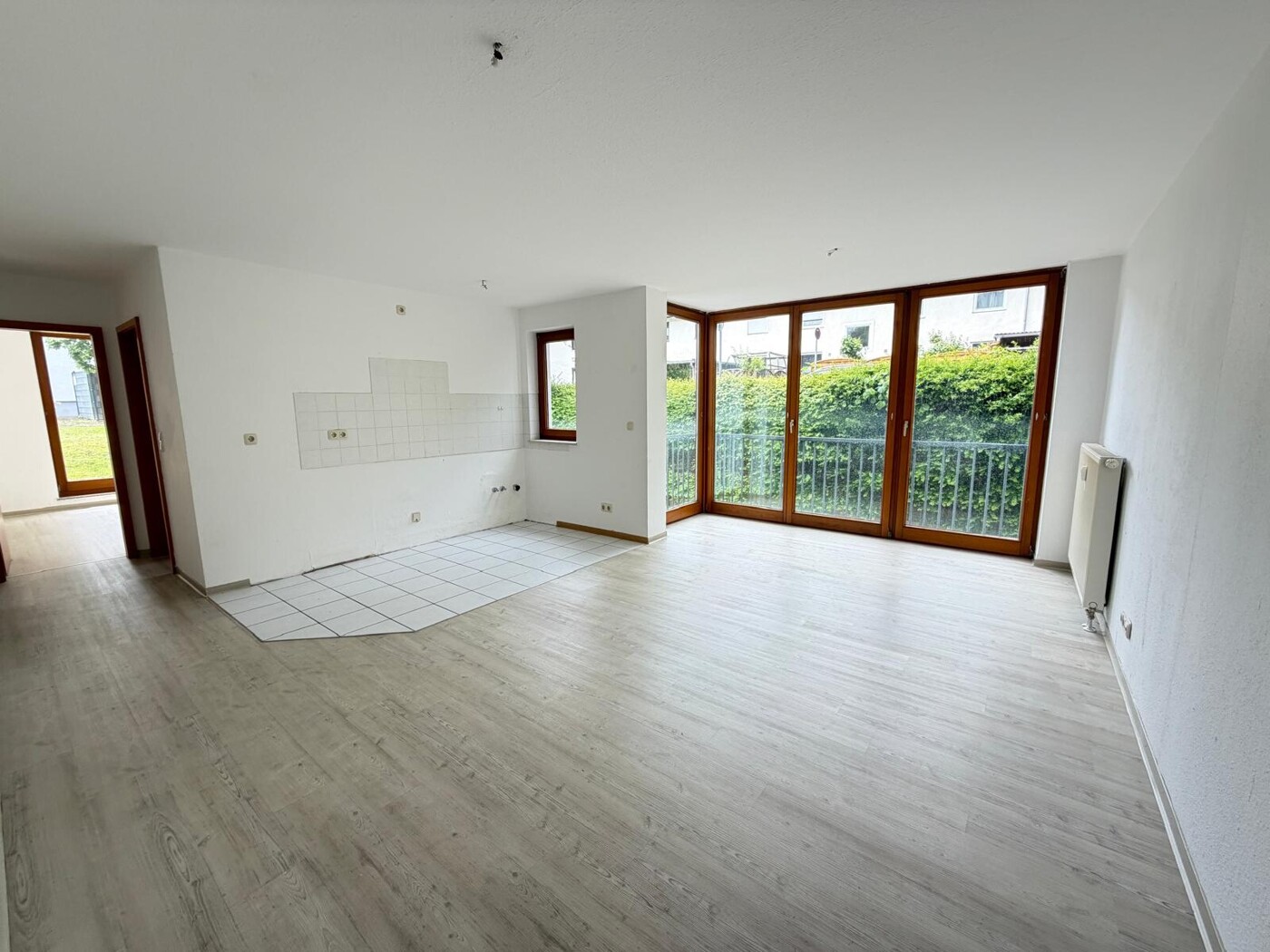 Wohnzimmer mit offener Küche (3)