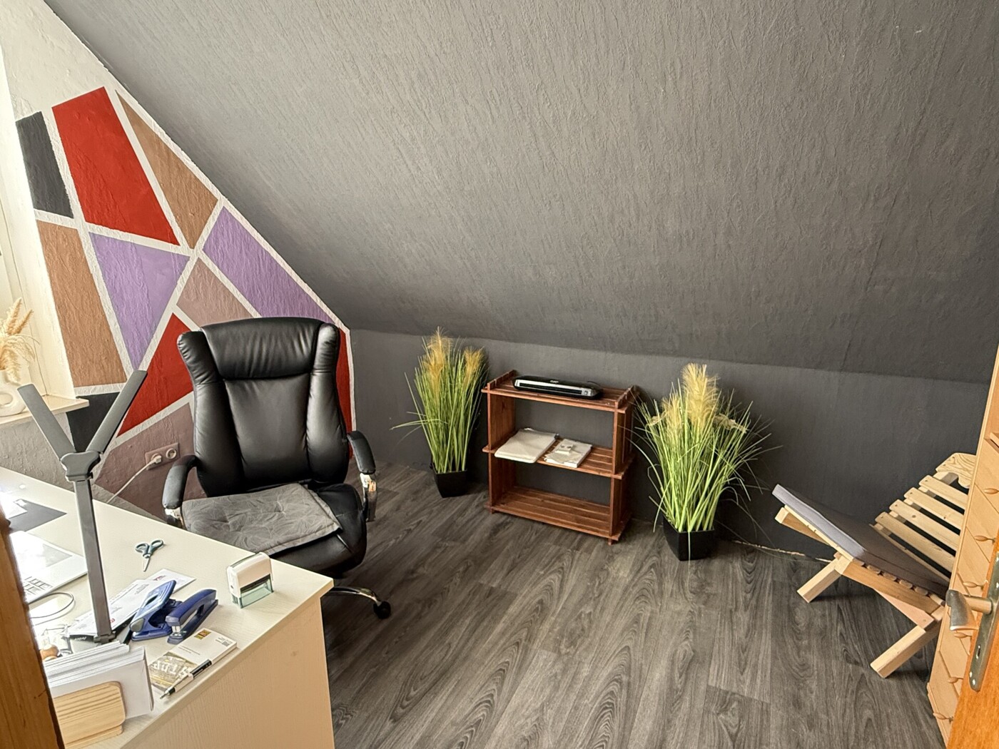 Schlafzimmer mit Arbeitszimmer und Bakon DG