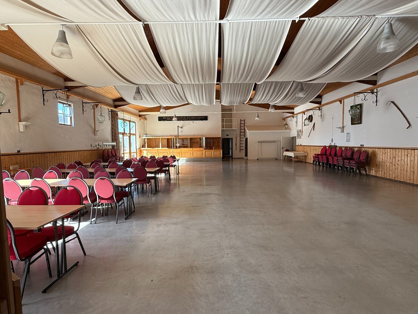 Halle für bis zu 200 Personen