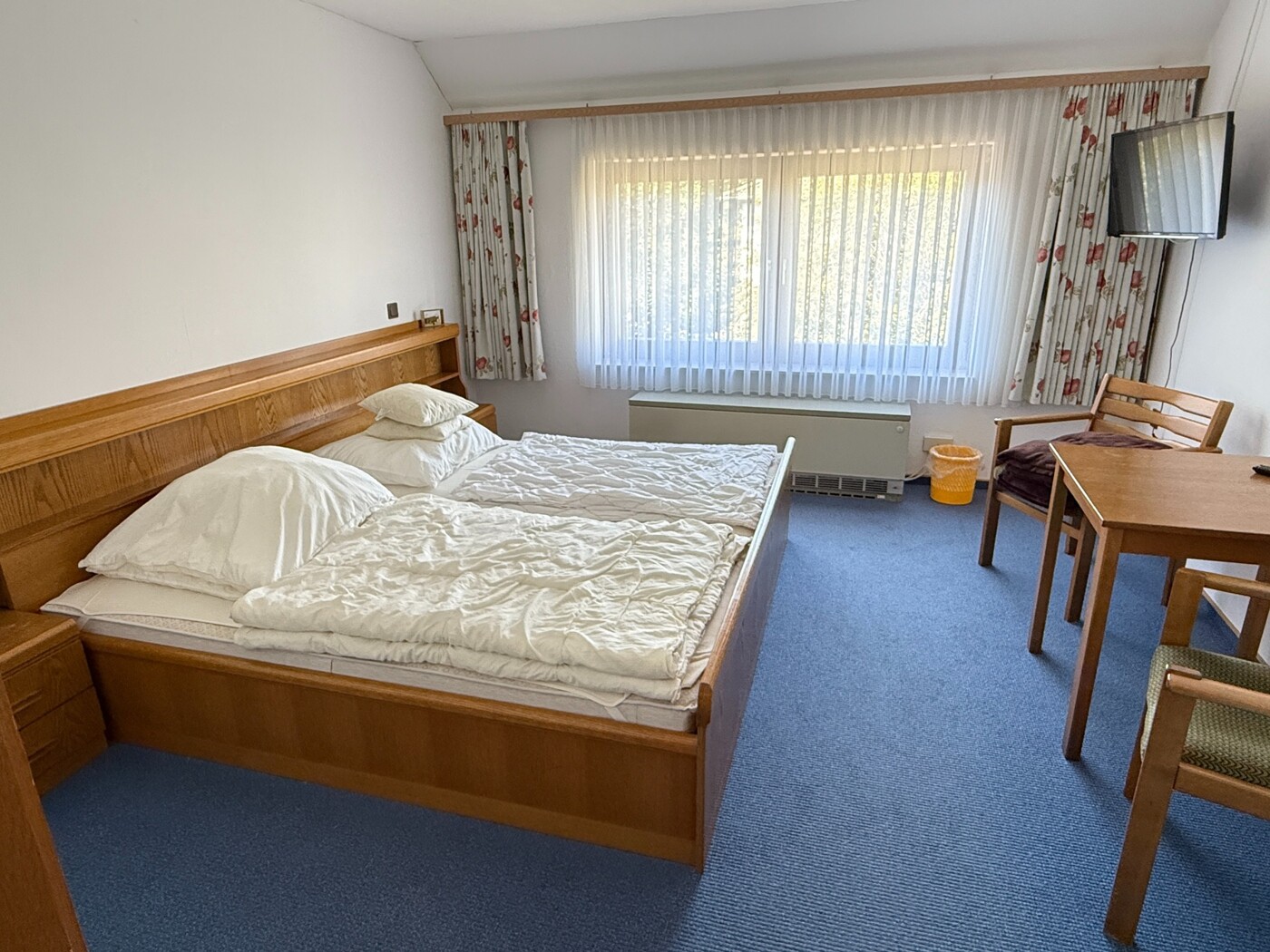 Gästeraum mit eignem Badezimmer DG Haupthaus