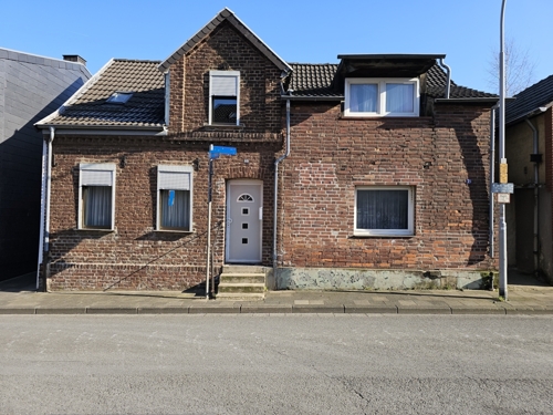 Straßenansicht  Abrisshaus