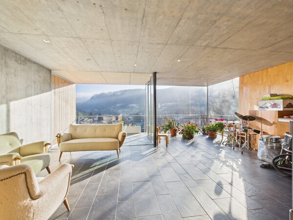 CAM05473G0-PR0026-STILL010