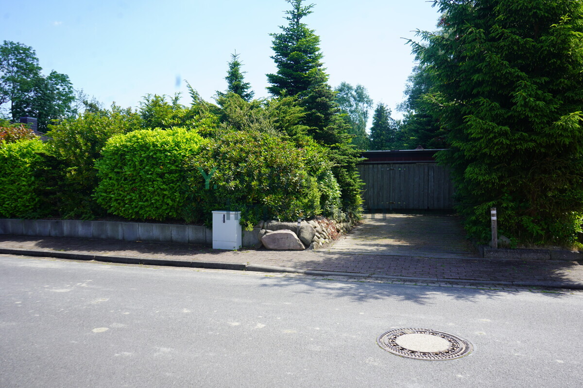 Zufahrt & Garage