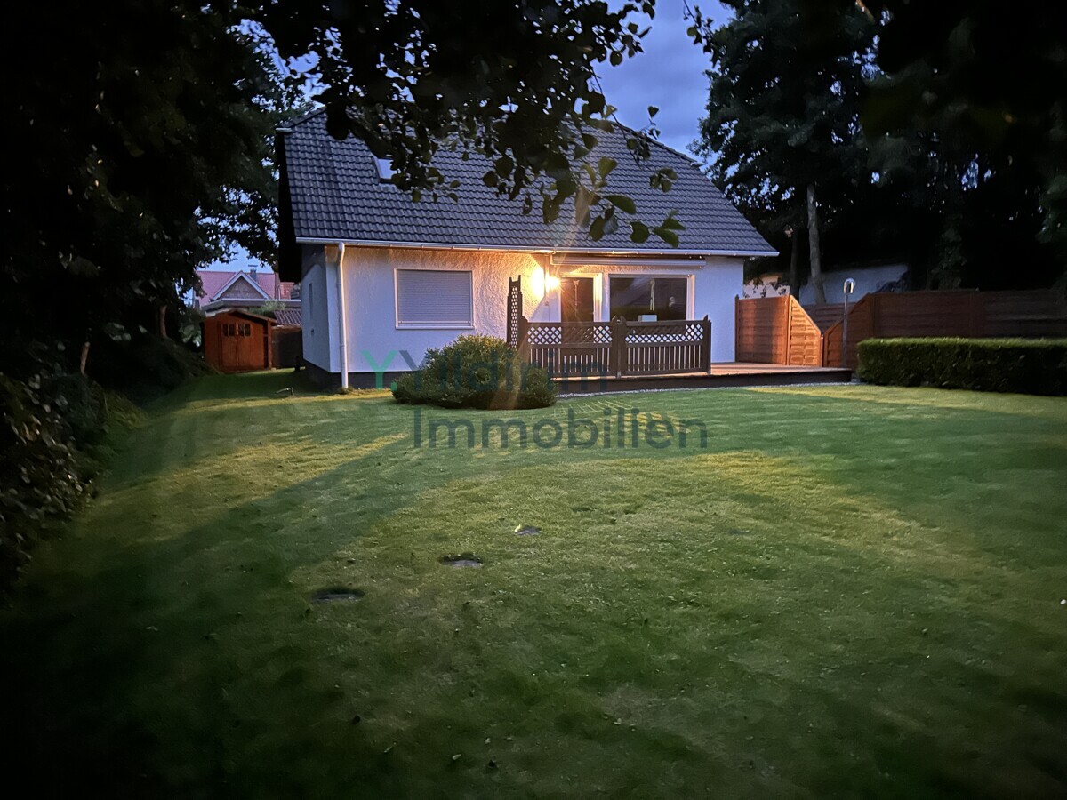 Hausansicht bei Nacht