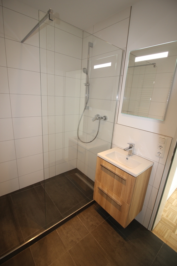 Modernisierte 101qm DG-Maisonette Whg. mit 5ZKD2xB incl. neuer Küche, Keller u. Garage zu vermieten. - Foto 5