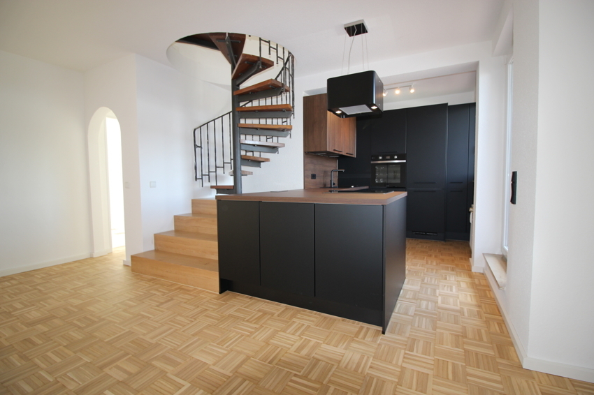 Modernisierte 101qm DG-Maisonette Whg. mit 5ZKD2xB incl. neuer Küche, Keller u. Garage zu vermieten. - Foto 2