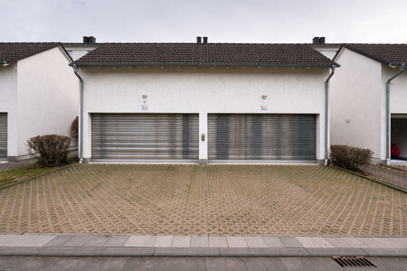 Garagengebäude Frontansicht