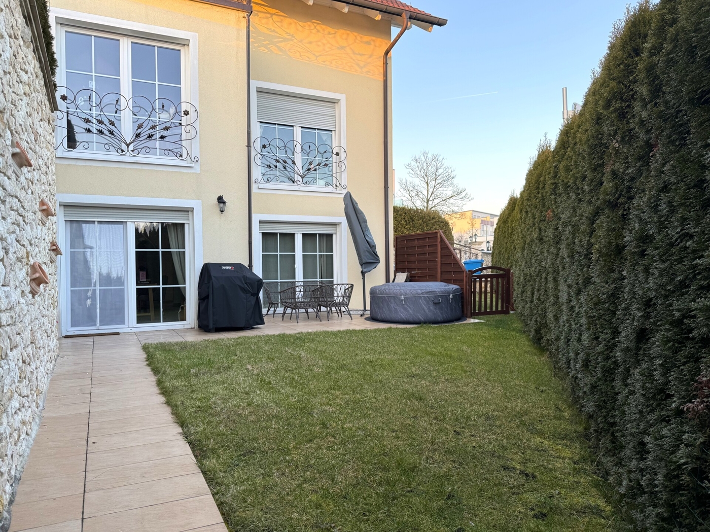 Terrasse und Garten ELW