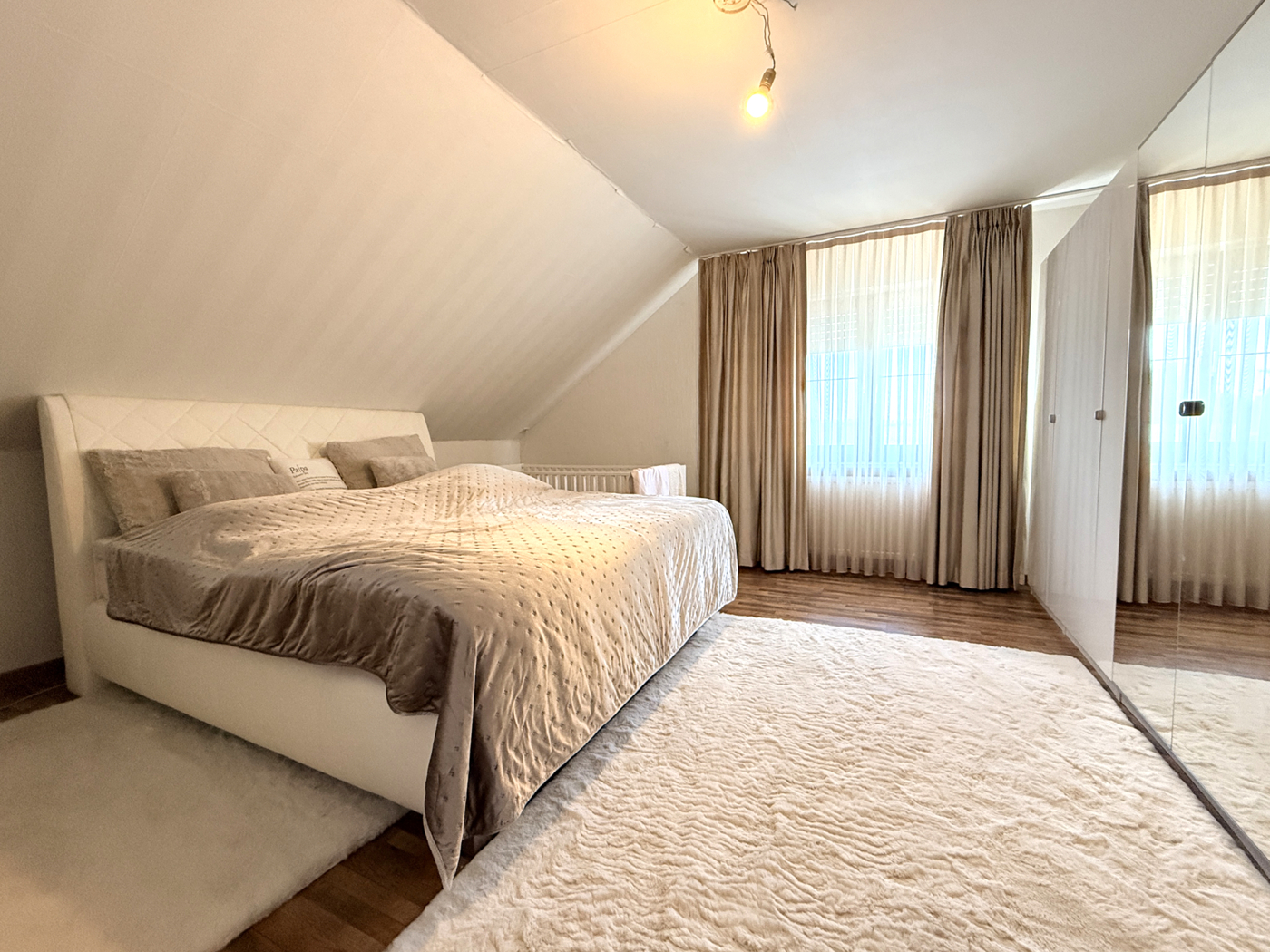 Schlafzimmer 1 DG