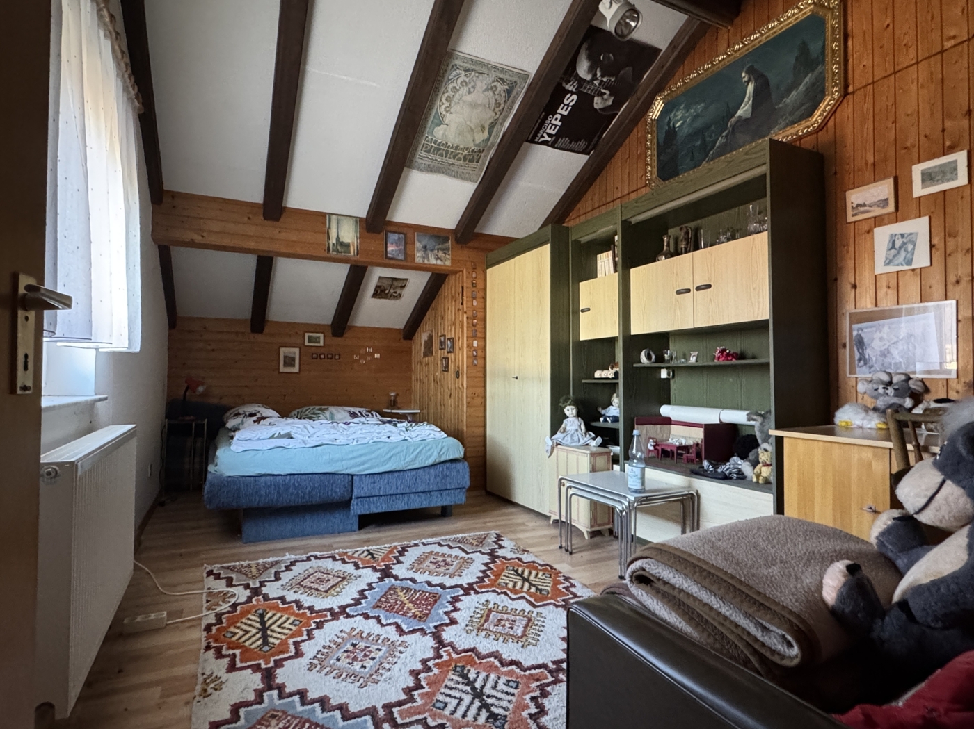 Dachspitz ausgebautes Zimmer