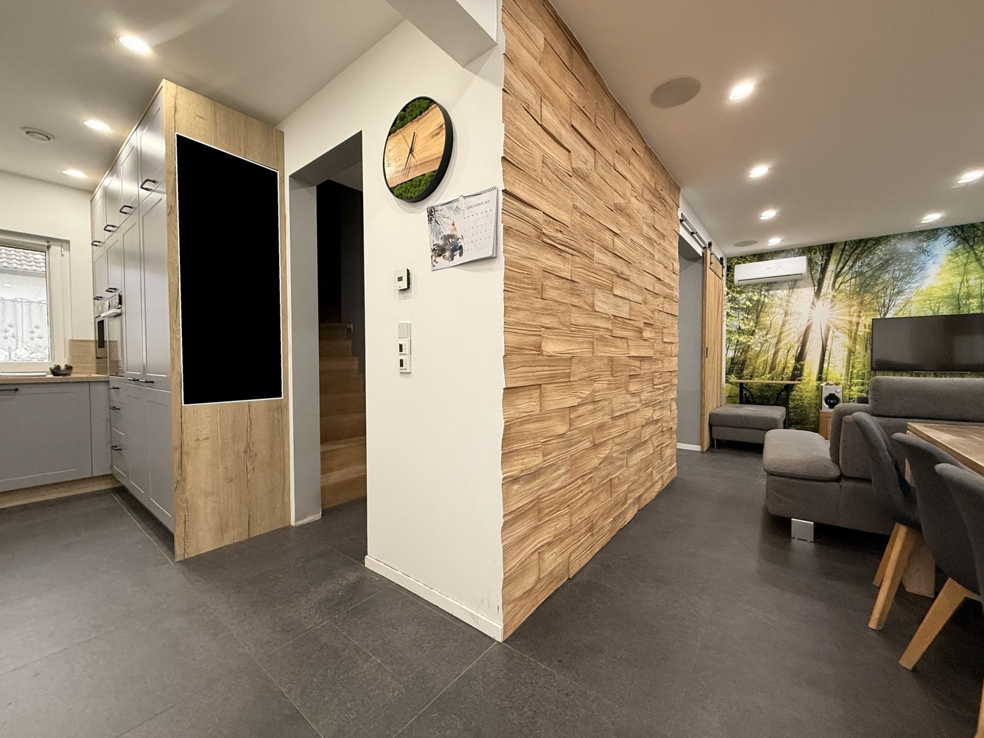 Blick Küche und Wohnzimmer