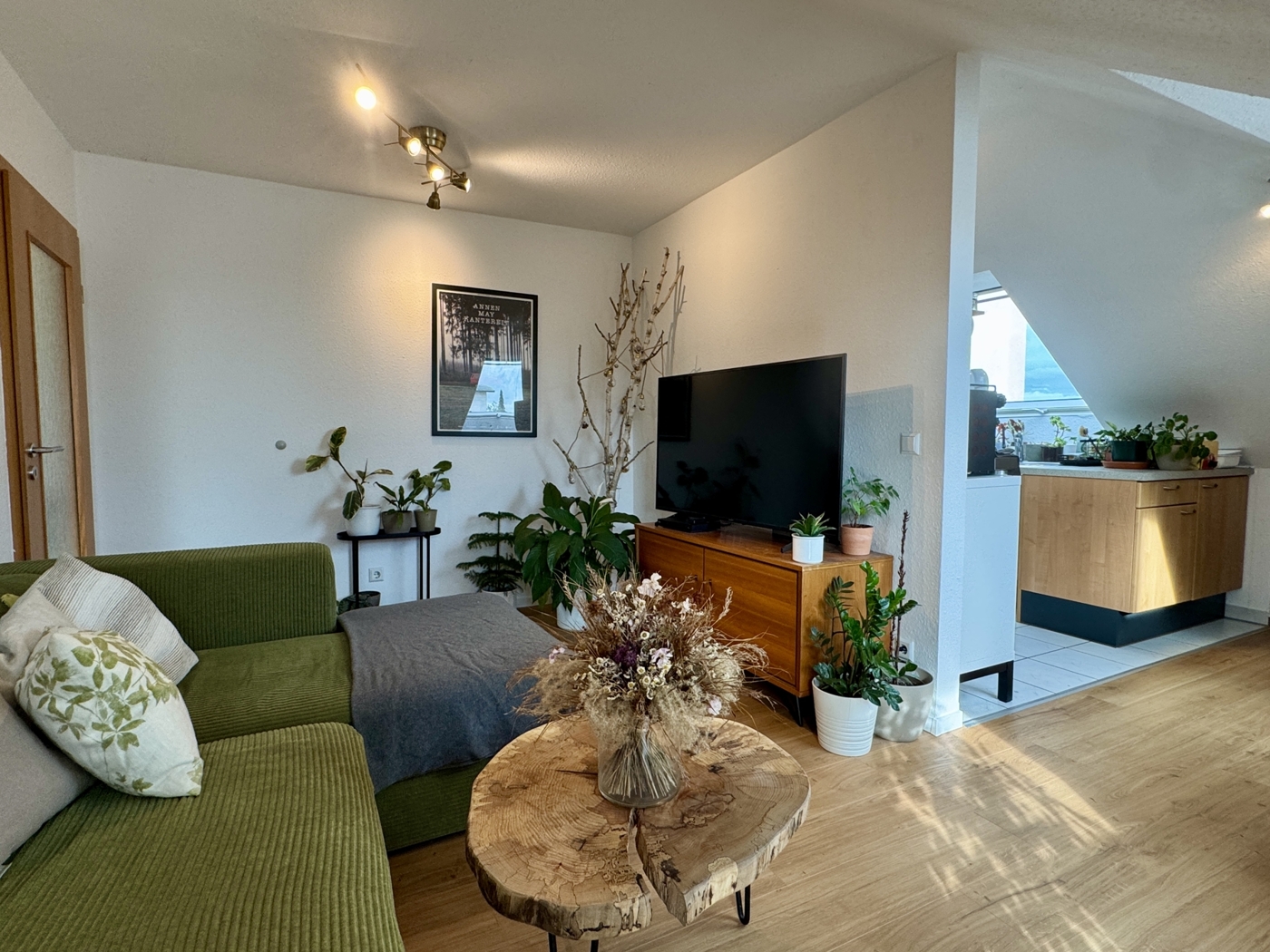 Wohnzimmer_Blick_Küche