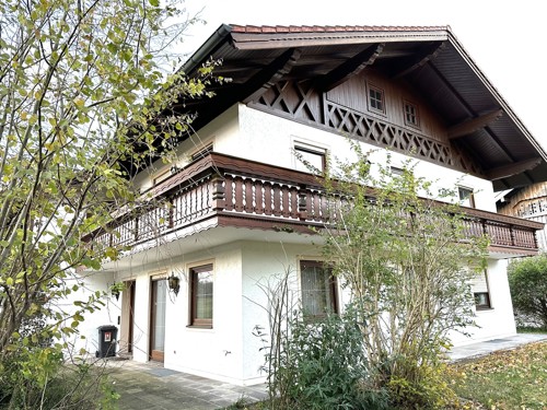 großes Wohnhaus Südwestbalkon