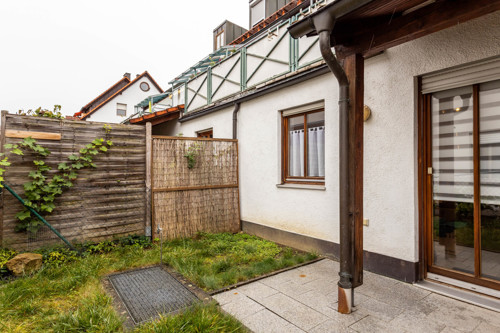 Terrasse mit Grünfläche