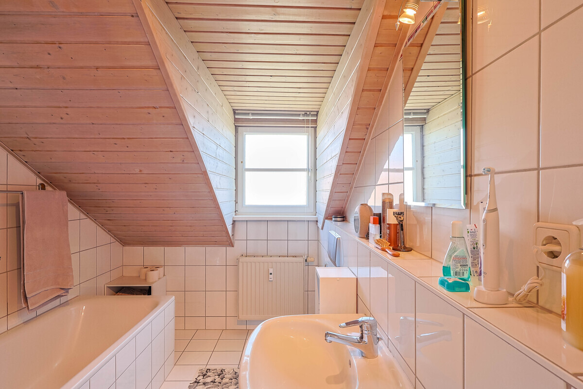 Helle 2-Zimmer Dachgeschoss Wohnung in Ingolstadt Süd - Photo 3