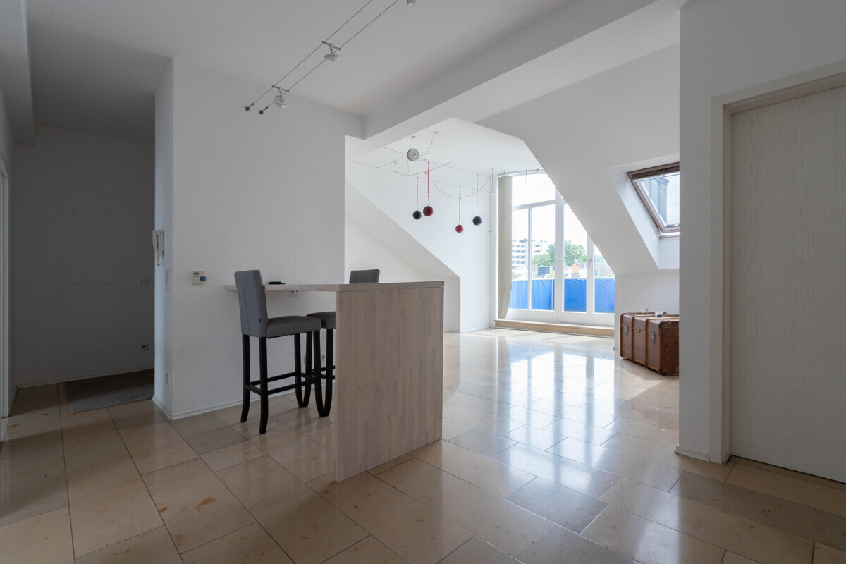 4-Zimmer-Dachgeschosswohnung mit Balkon - Photo 1