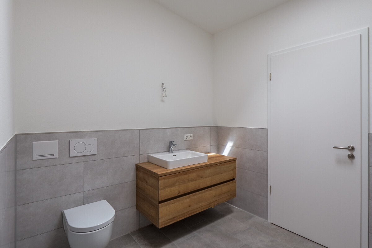 2,5-Zimmer-Wohnung mit Dachterrasse im Neubau! - Photo 1