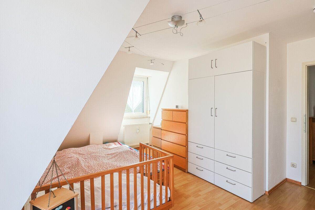 Zweifacher Balkon, viel Licht, viel Platz: Attraktive 3-Zimmer-Dachgeschosswohnung - Photo 5