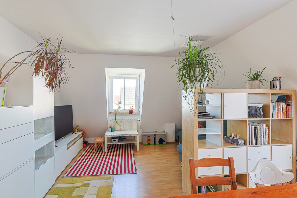 Zweifacher Balkon, viel Licht, viel Platz: Attraktive 3-Zimmer-Dachgeschosswohnung - Photo 1