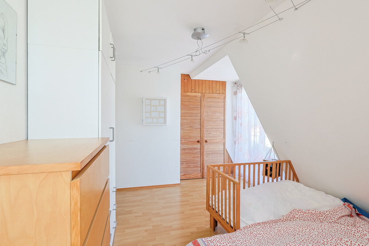 Zweifacher Balkon, viel Licht, viel Platz: Attraktive 3-Zimmer-Dachgeschosswohnung - Photo 4