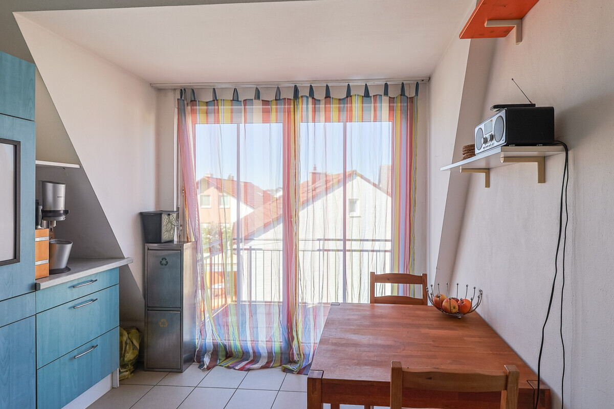 Zweifacher Balkon, viel Licht, viel Platz: Attraktive 3-Zimmer-Dachgeschosswohnung - Photo 2