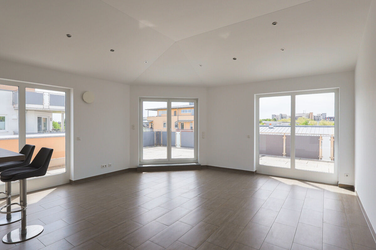 Hochwertige Penthouse-Wohnung mit weitläufiger Dachterrasse in Ingolstadt-Hollerstauden! - Foto 1