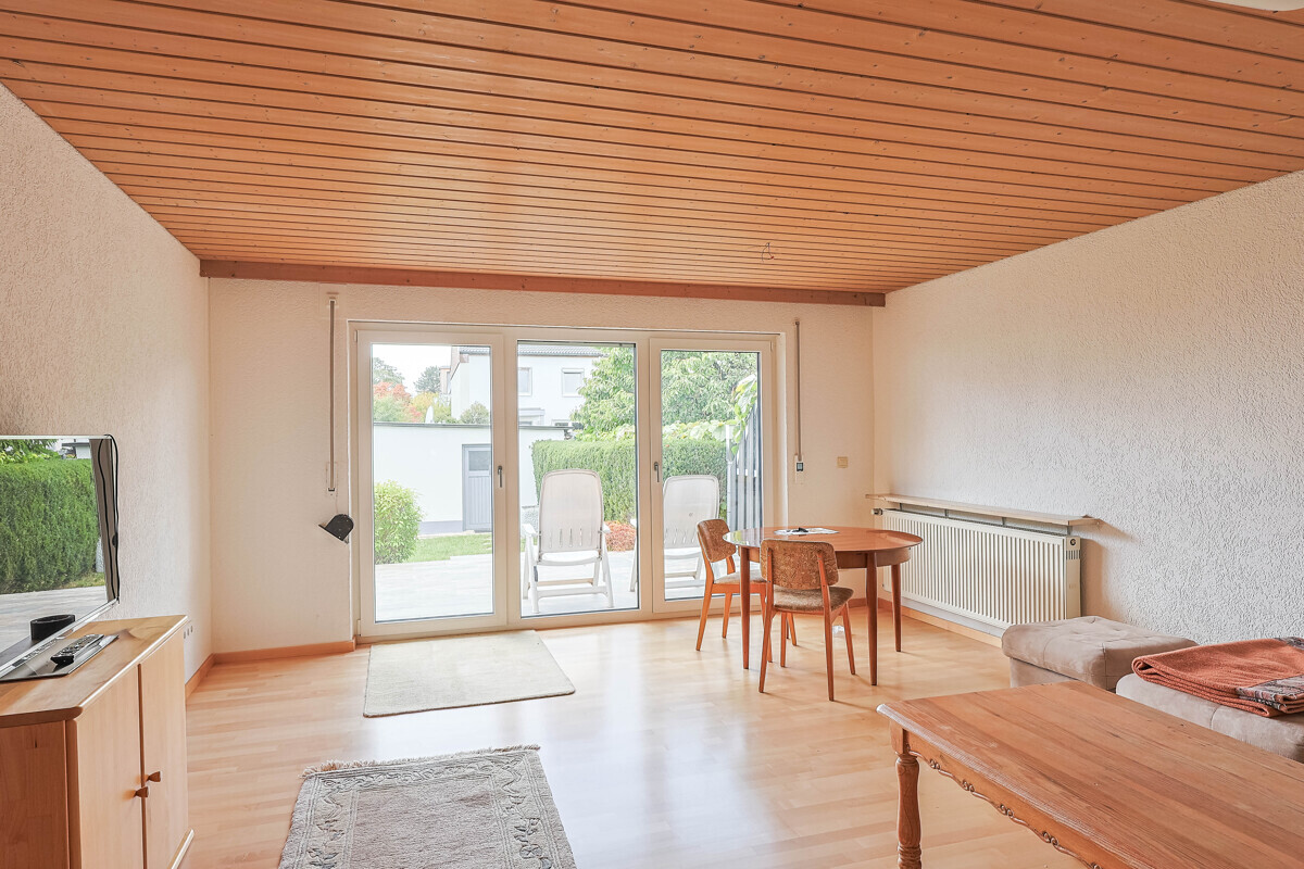 Viel Platz zum Wohlfühlen: Großzügiges Reiheneckhaus mit Garten und Doppelgarage - Foto 1