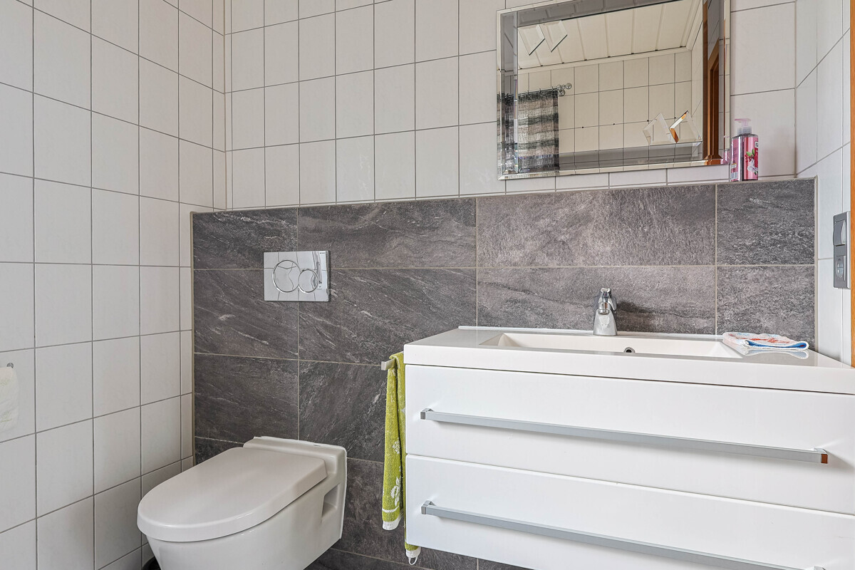 Viel Platz zum Wohlfühlen: Großzügiges Reiheneckhaus mit Garten und Doppelgarage - Foto 5