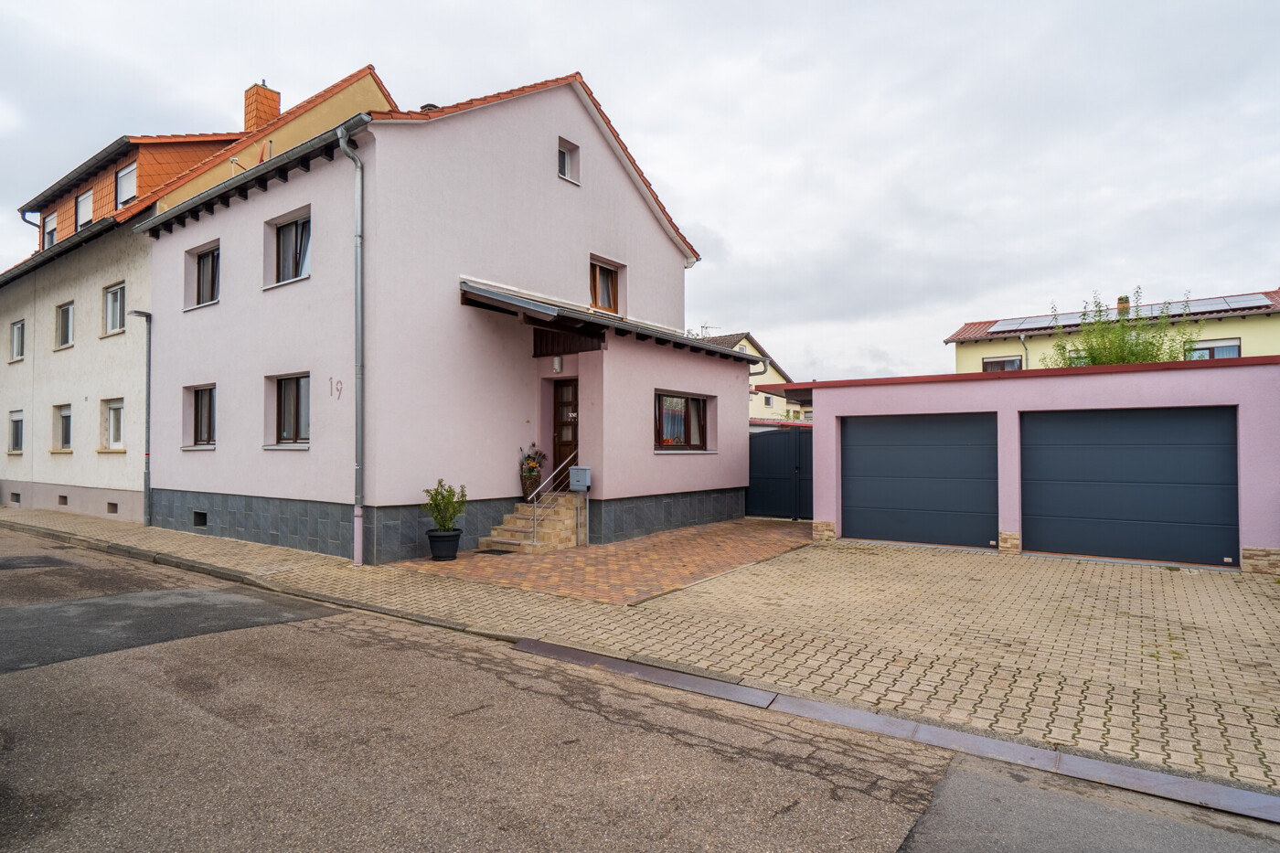 Außenansicht Einfahrt