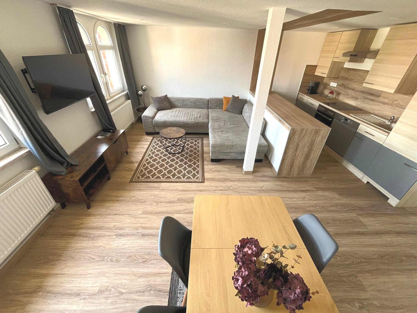 Wohnzimmer und Wohnküche