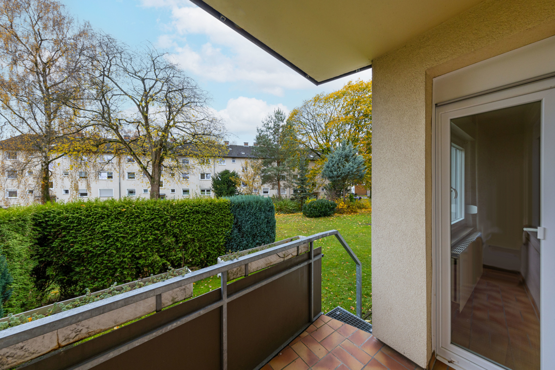 Balkon mit Treppe in den Gemeinschaftsgarten