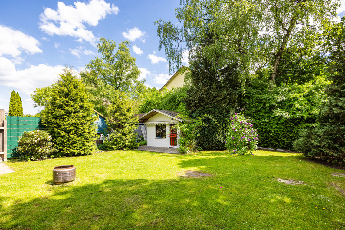 Garten mit Gartenhaus