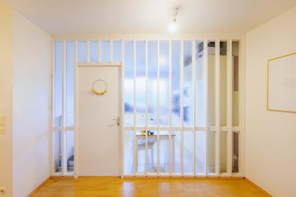 Glassegmente im Flur