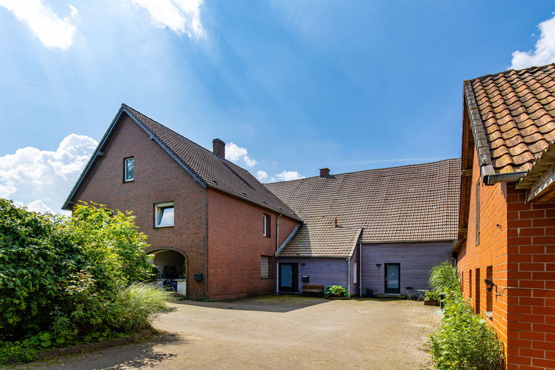 Einfahrt zum Wohnhaus