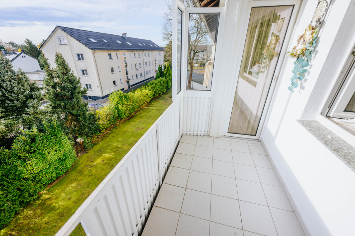 Loggia mit Blick ins Grün