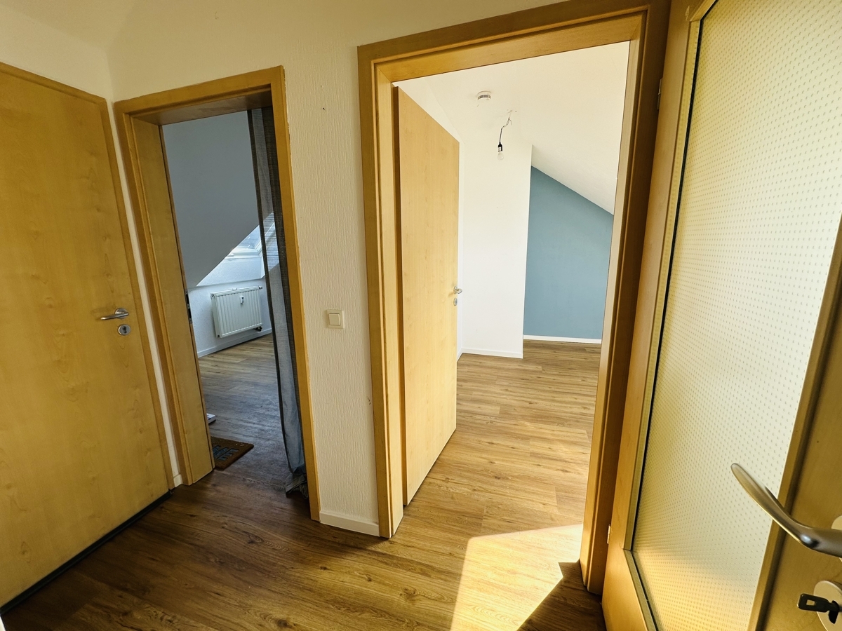 Gemütlich im Dachgeschoss! 2-Zi.-Mietwohnung - Photo 5