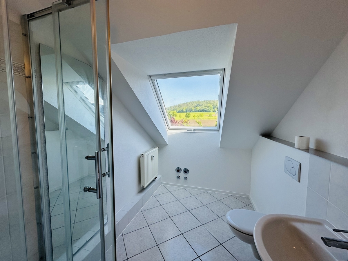 Gemütlich im Dachgeschoss! 2-Zi.-Mietwohnung - Photo 4