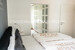 Das Schlafzimmer mit Blick in den Ankleidebereich