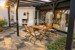 Sitzplatz auf der überdachten Terrasse 