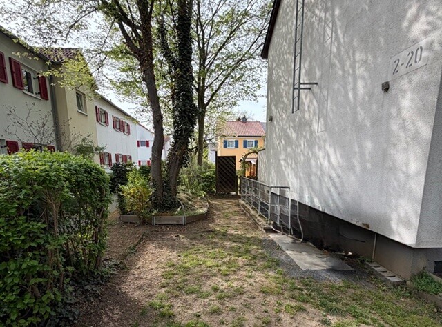Seitlicher Gartenbereich
