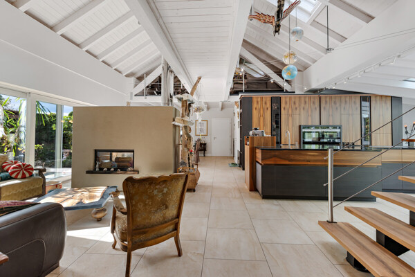 Immobilienmakler in Augsburg 2 Offener Wohnbereich mit Kamin