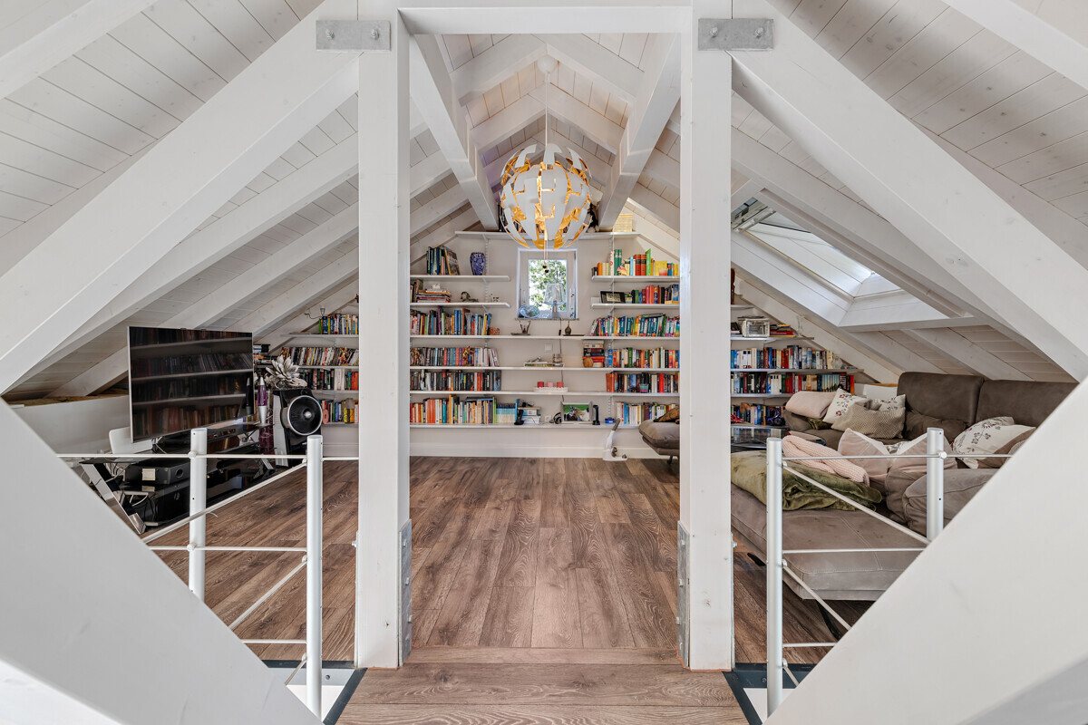 Bibliothek im Dach