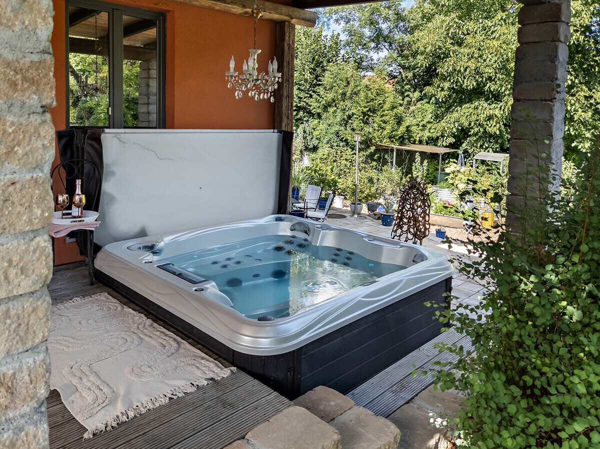 Whirlpool im Grünen