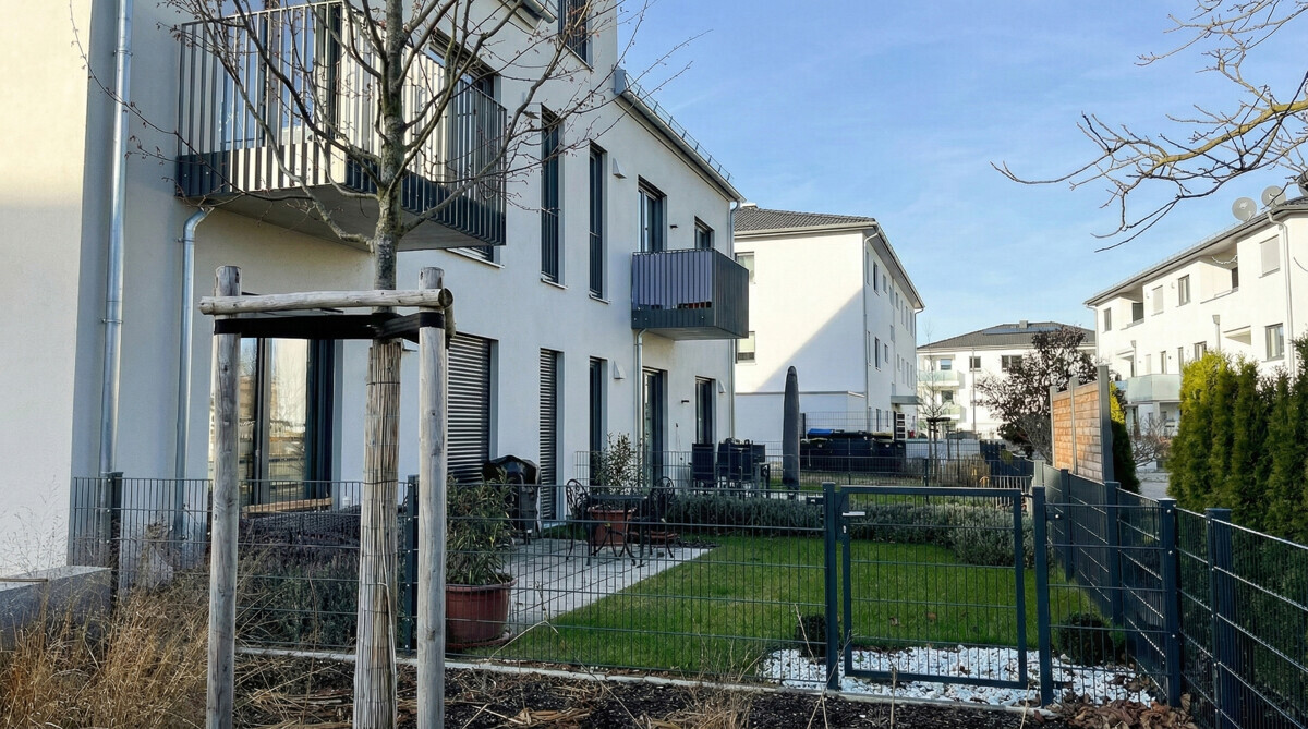 Immobilien 3 Terrasse mit Garten